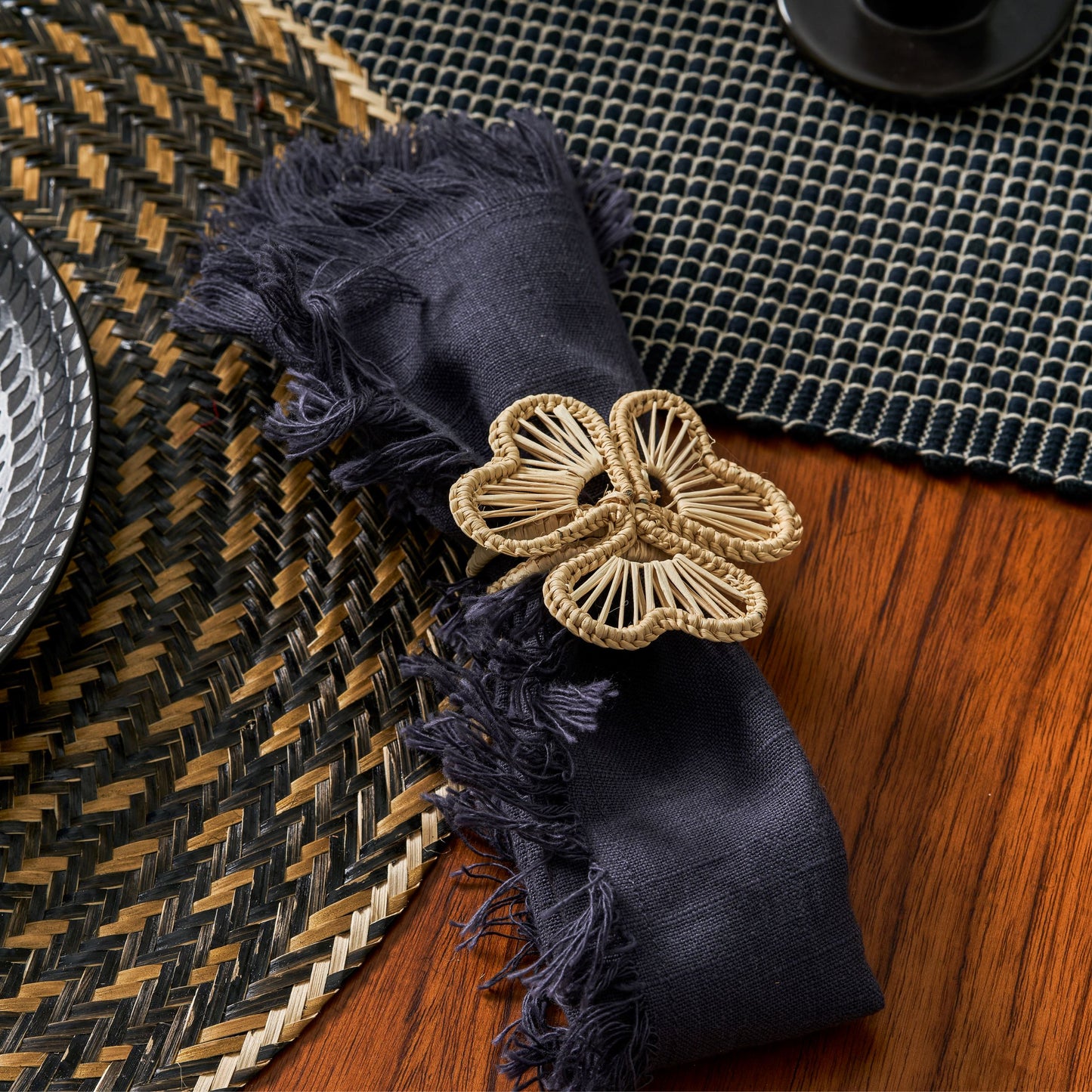 Set x 4 Natural Straw Black & Gold Dotted Round Placemats Placemats WASHEIN
