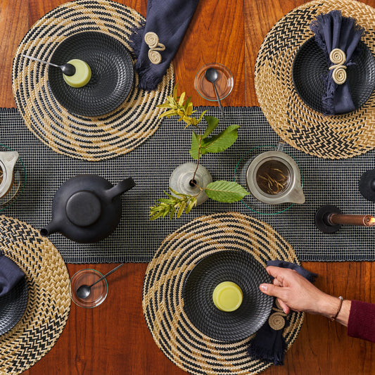 Set x 4 Natural Straw Black & Gold Round Placemats Placemats WASHEIN