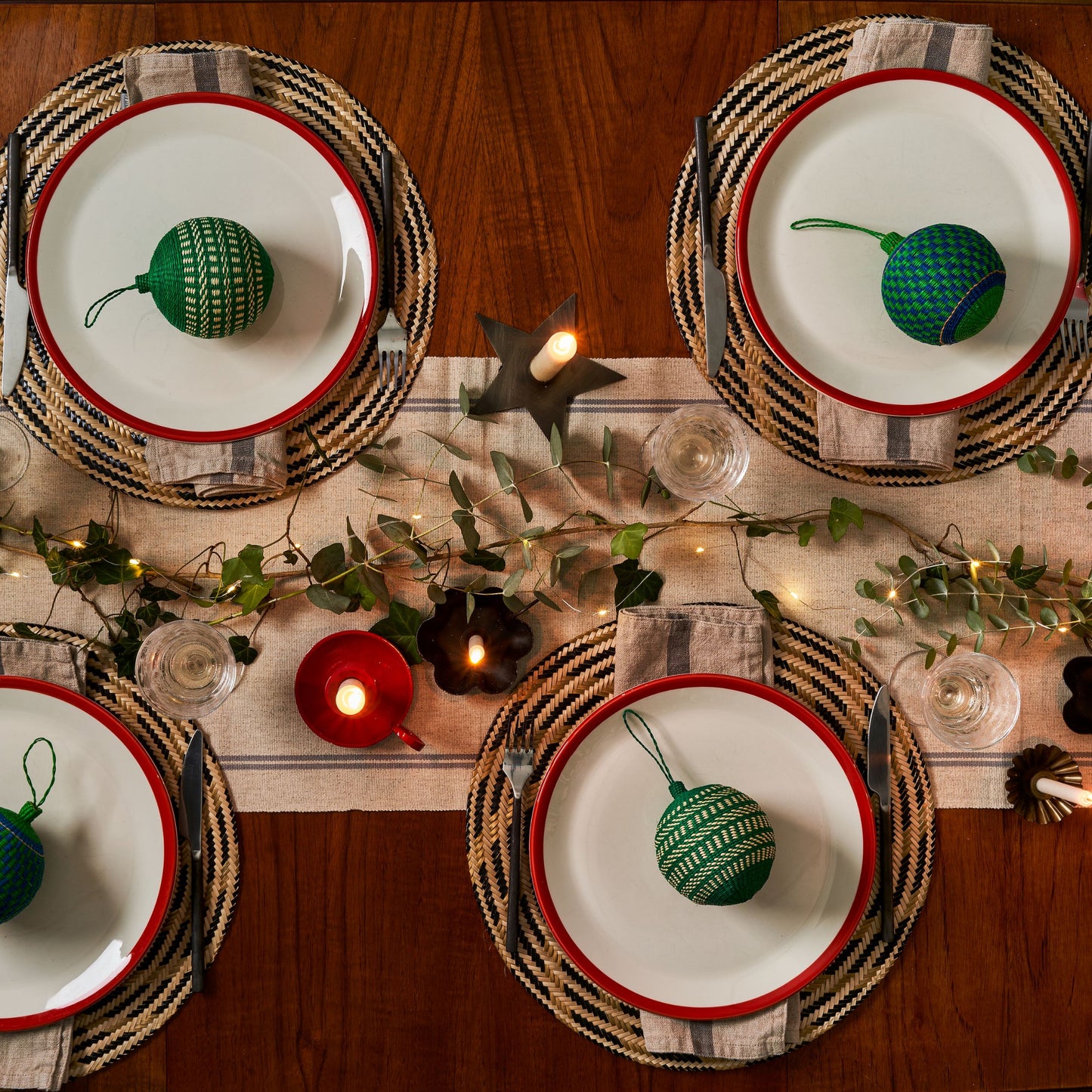 Set x 4 Natural Straw Black & Gold Spiral Round Placemats Placemats WASHEIN