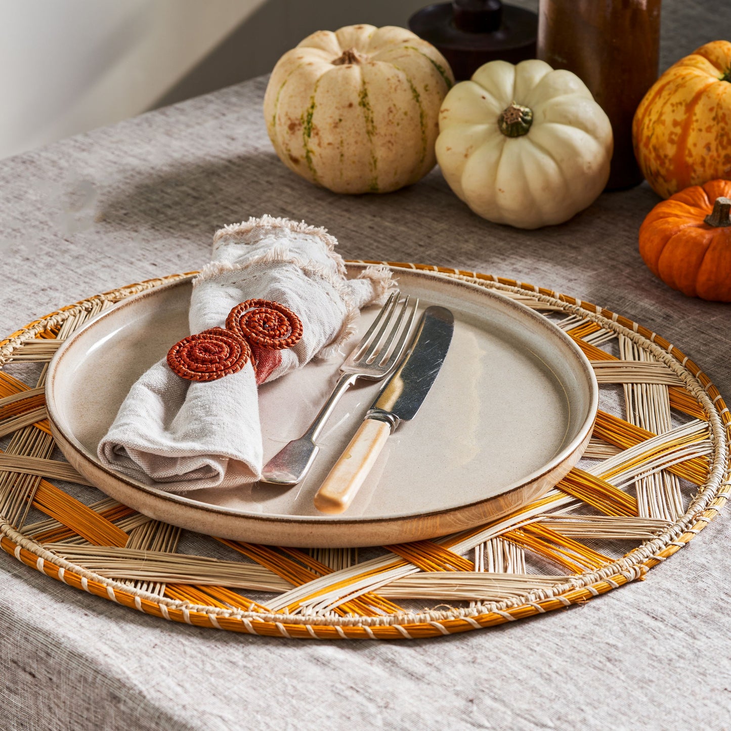Set x 4 Natural Straw Orange Abstract Patterned Round Placemats Placemats WASHEIN