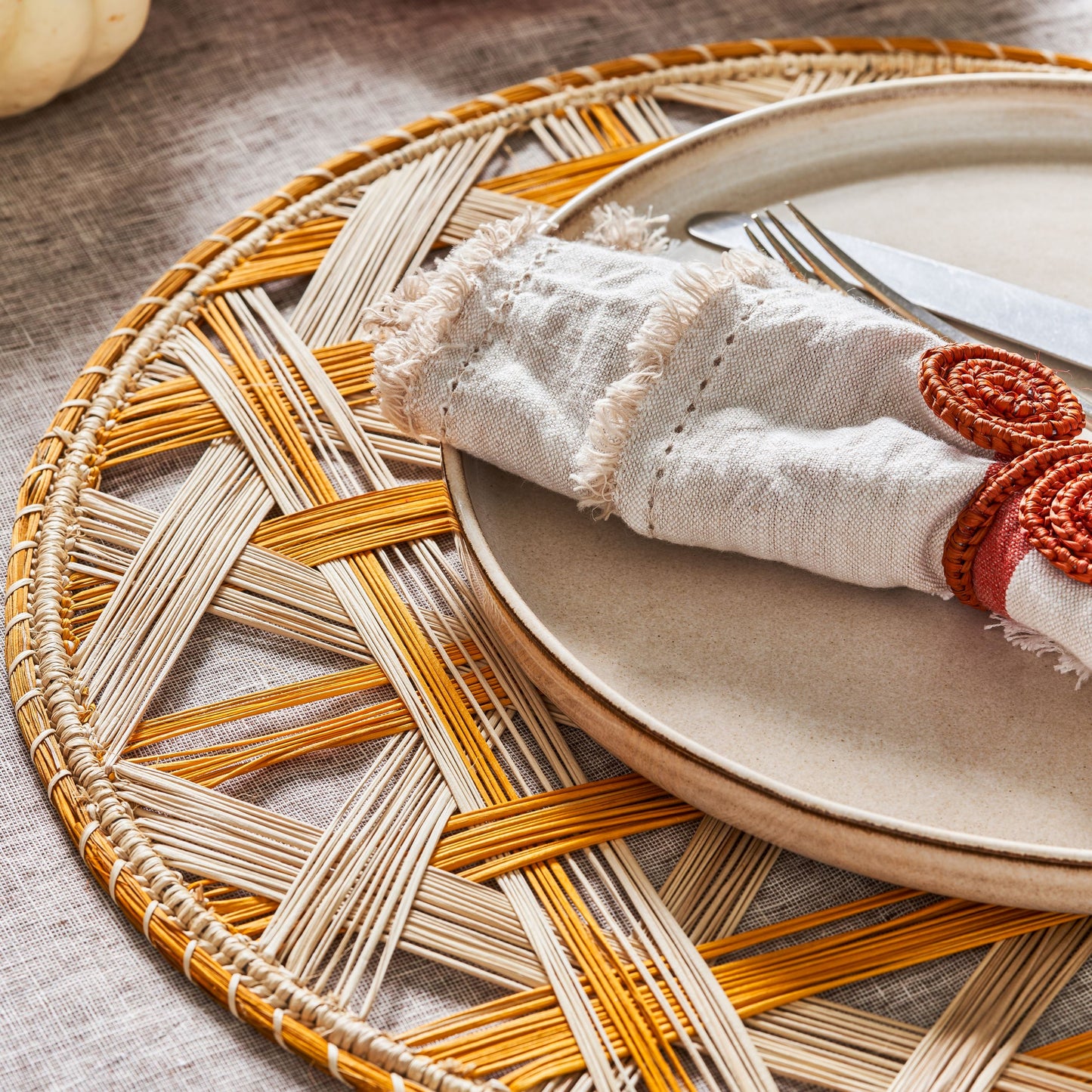 Set x 4 Natural Straw Orange Abstract Patterned Round Placemats Placemats WASHEIN