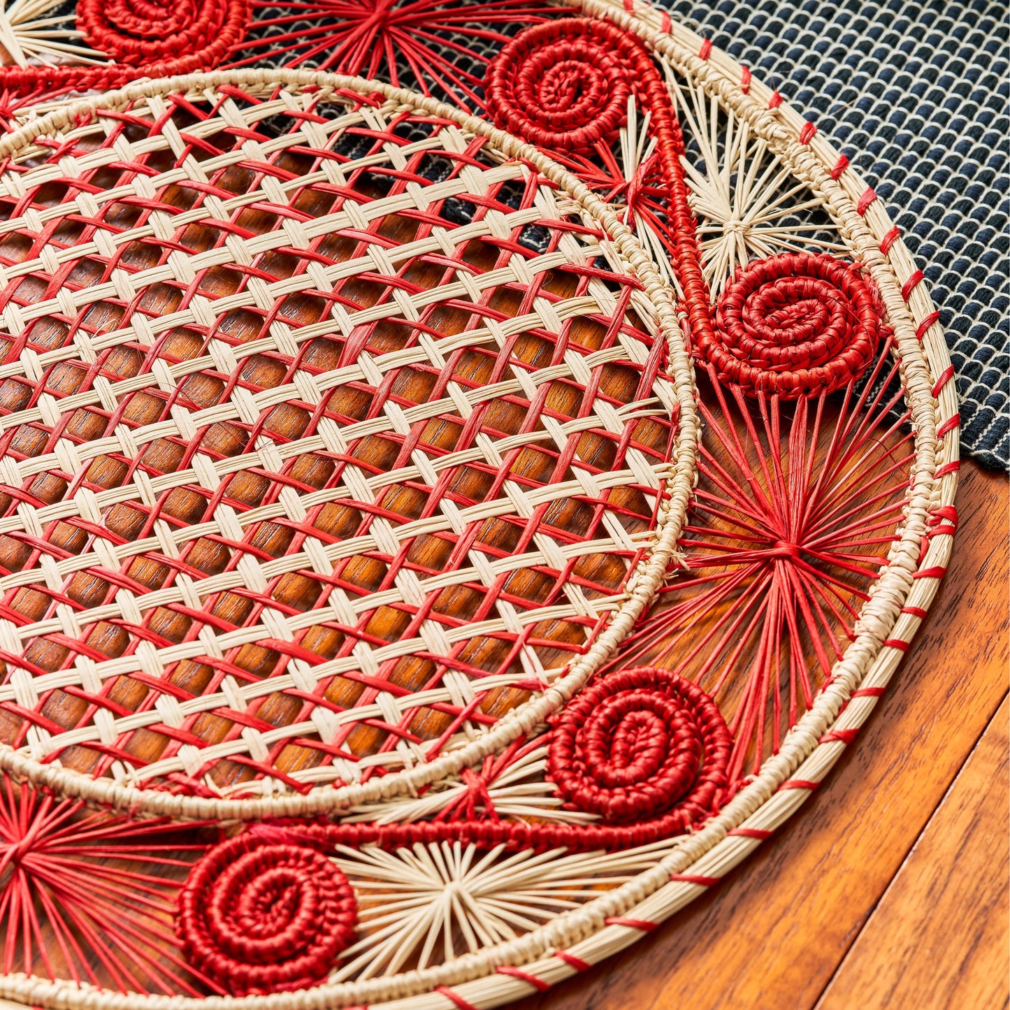 Set x 4 Natural Straw Red Caracol Round Placemats Placemats WASHEIN