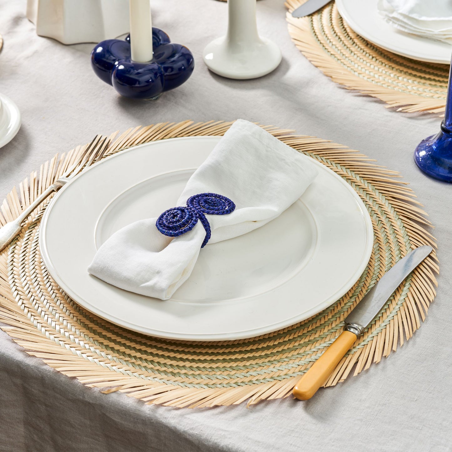 Set x 4 Natural Straw Silver Swirl Round Placemats Placemats WASHEIN