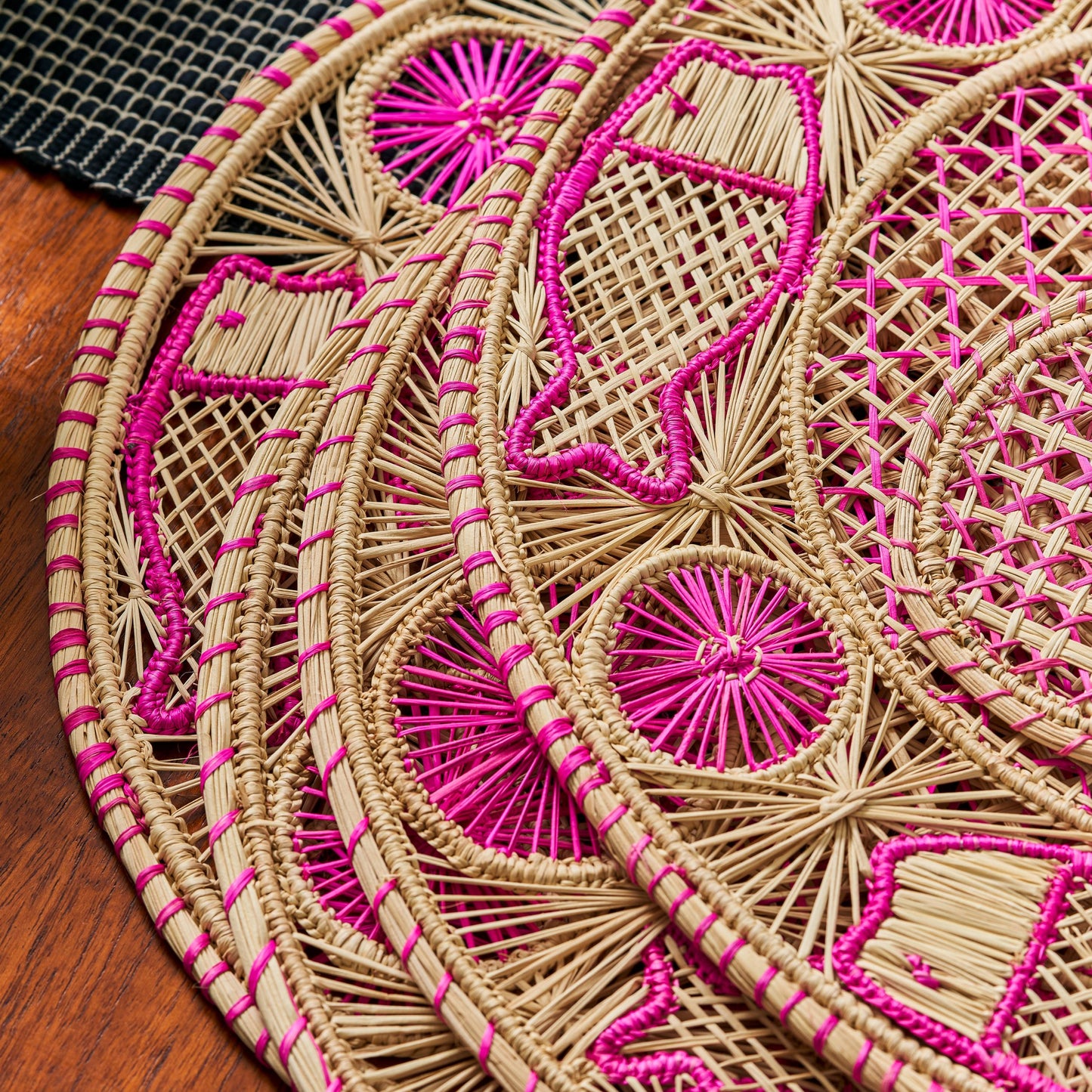 Set x 4 Natural Straw Woven Pink Fish Placemats Placemats WASHEIN