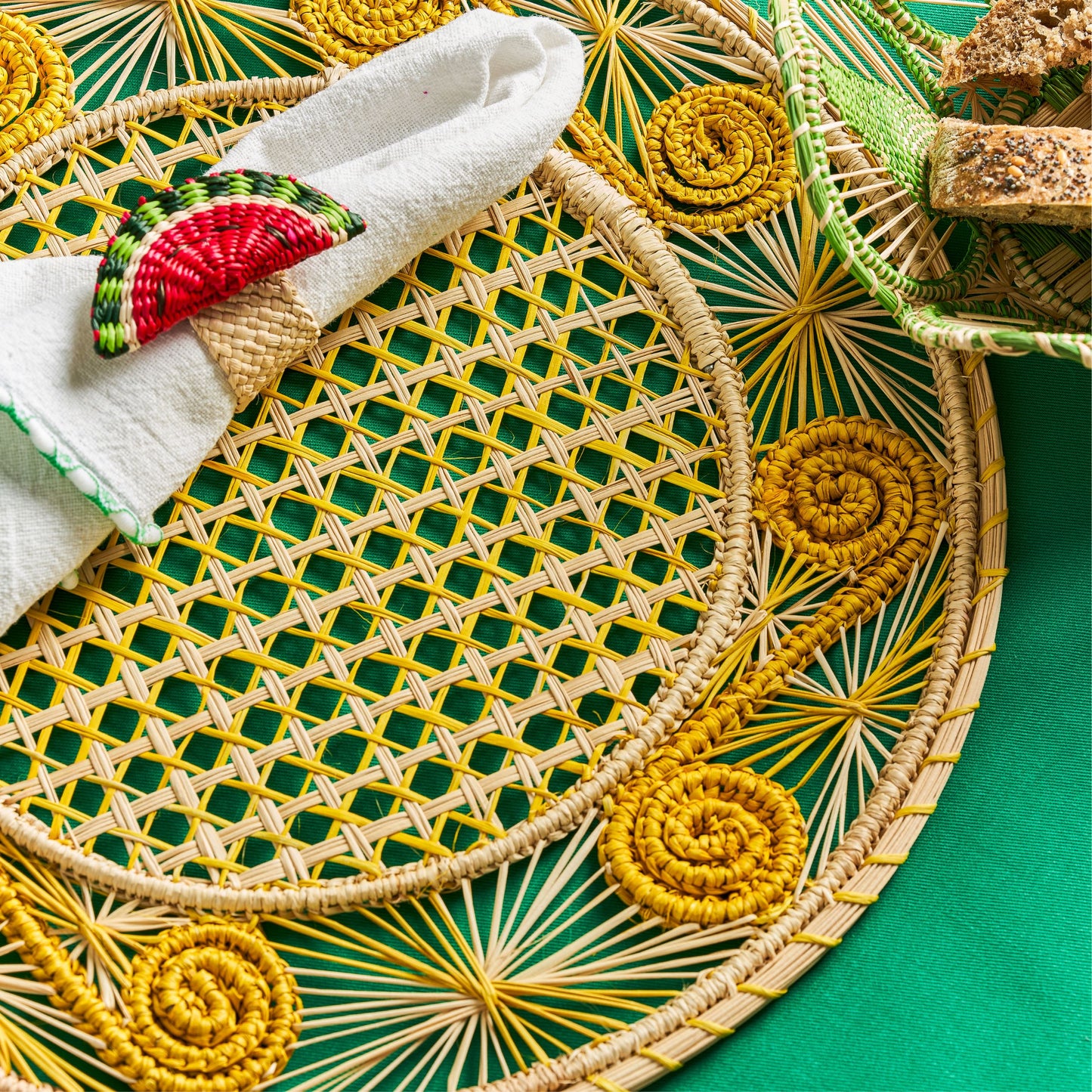 Set x 4 Natural Straw Yellow Caracol Round Placemats Placemats WASHEIN