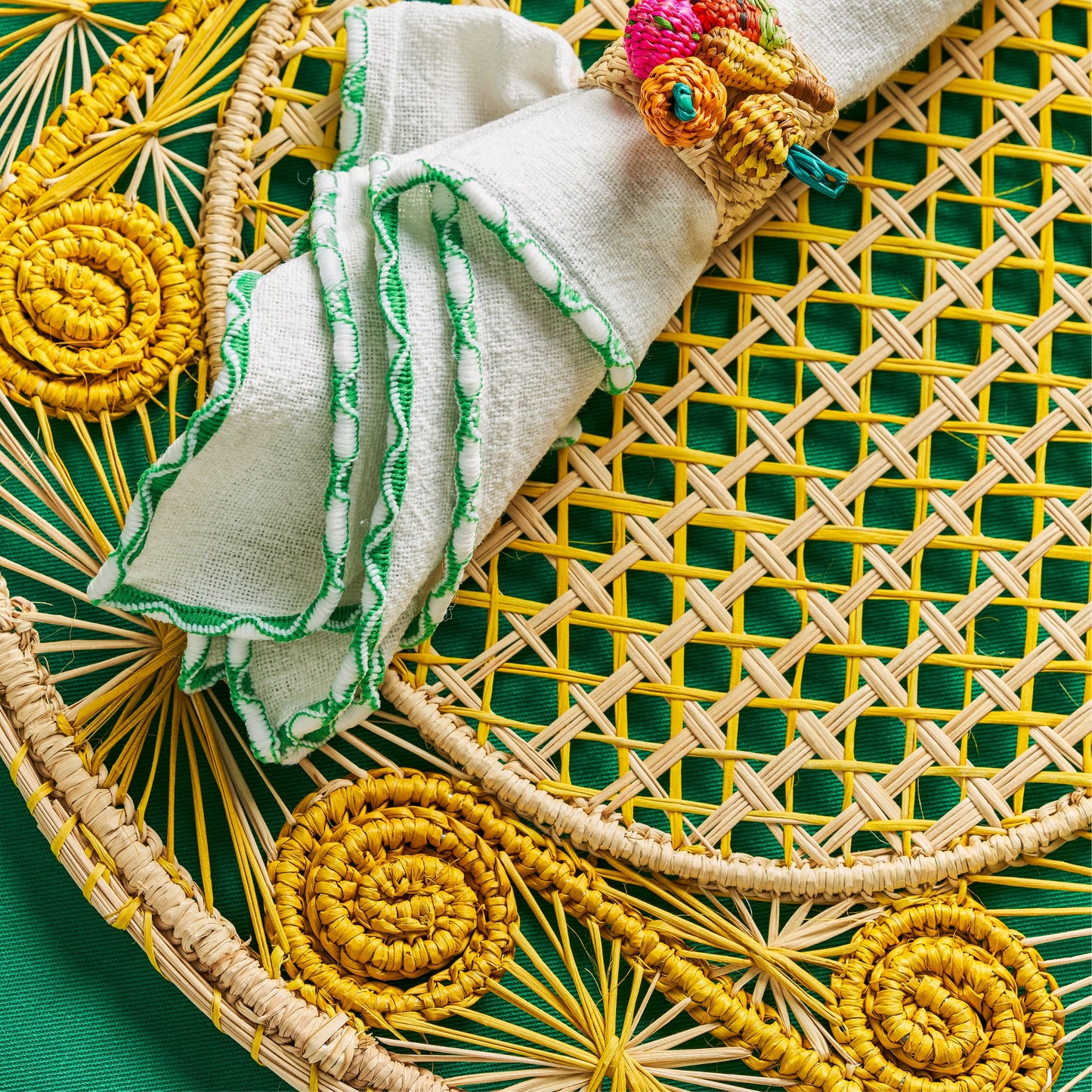 Set x 4 Natural Straw Yellow Caracol Round Placemats Placemats WASHEIN