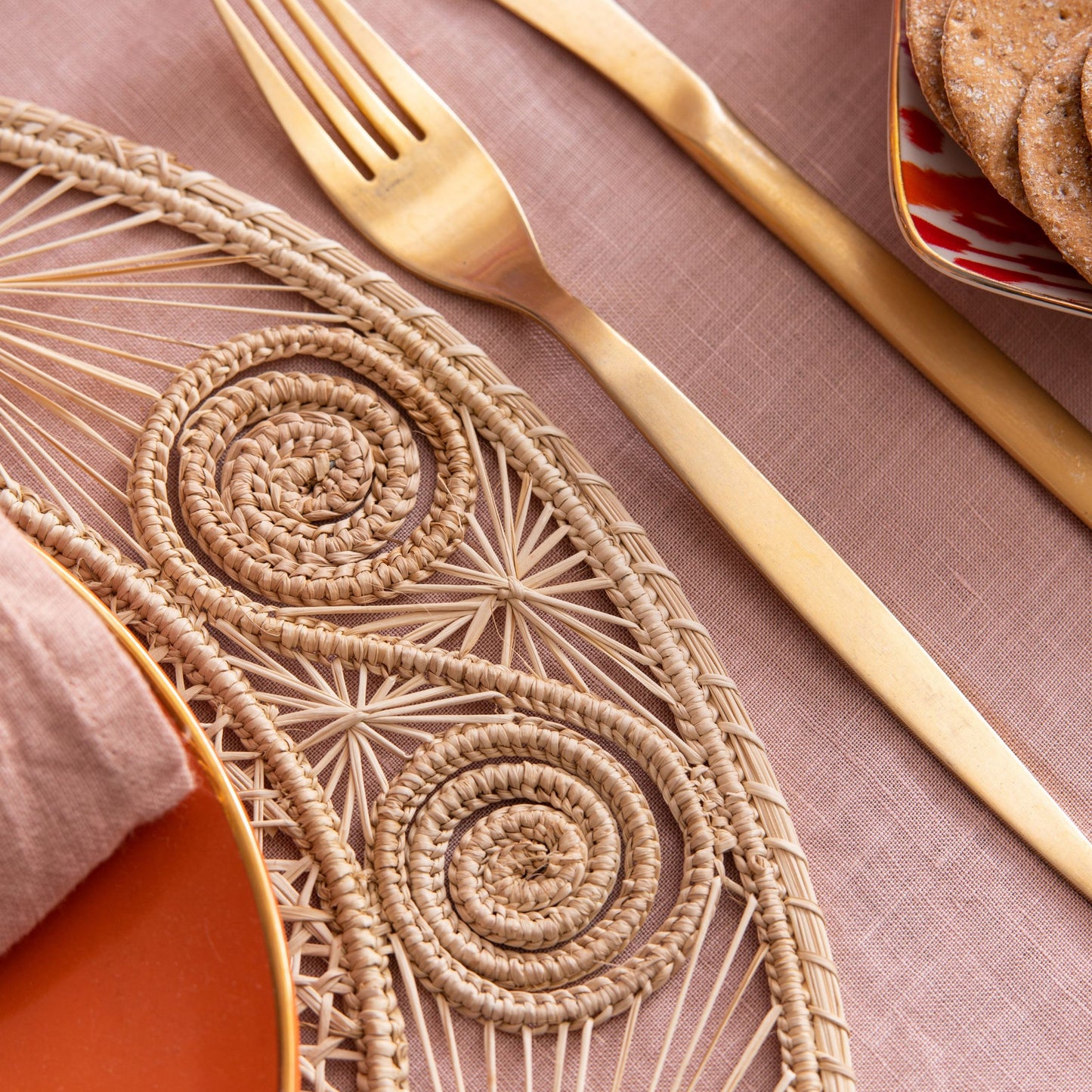 Natural Straw Woven Neutral Spiral Round Placemats Placemats WASHEIN