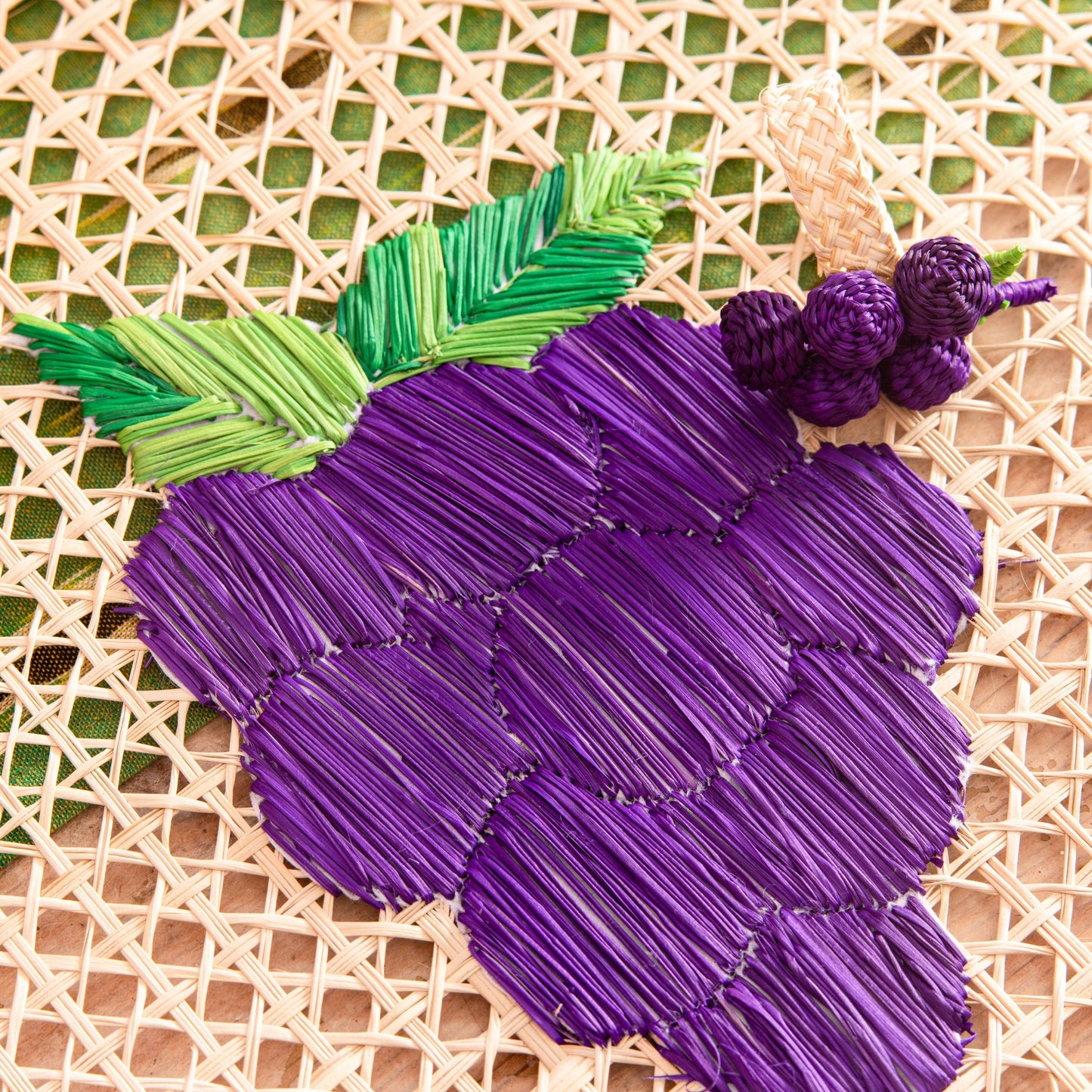 Natural Straw Woven Purple Grapes Fruits Round Placemats Placemats WASHEIN