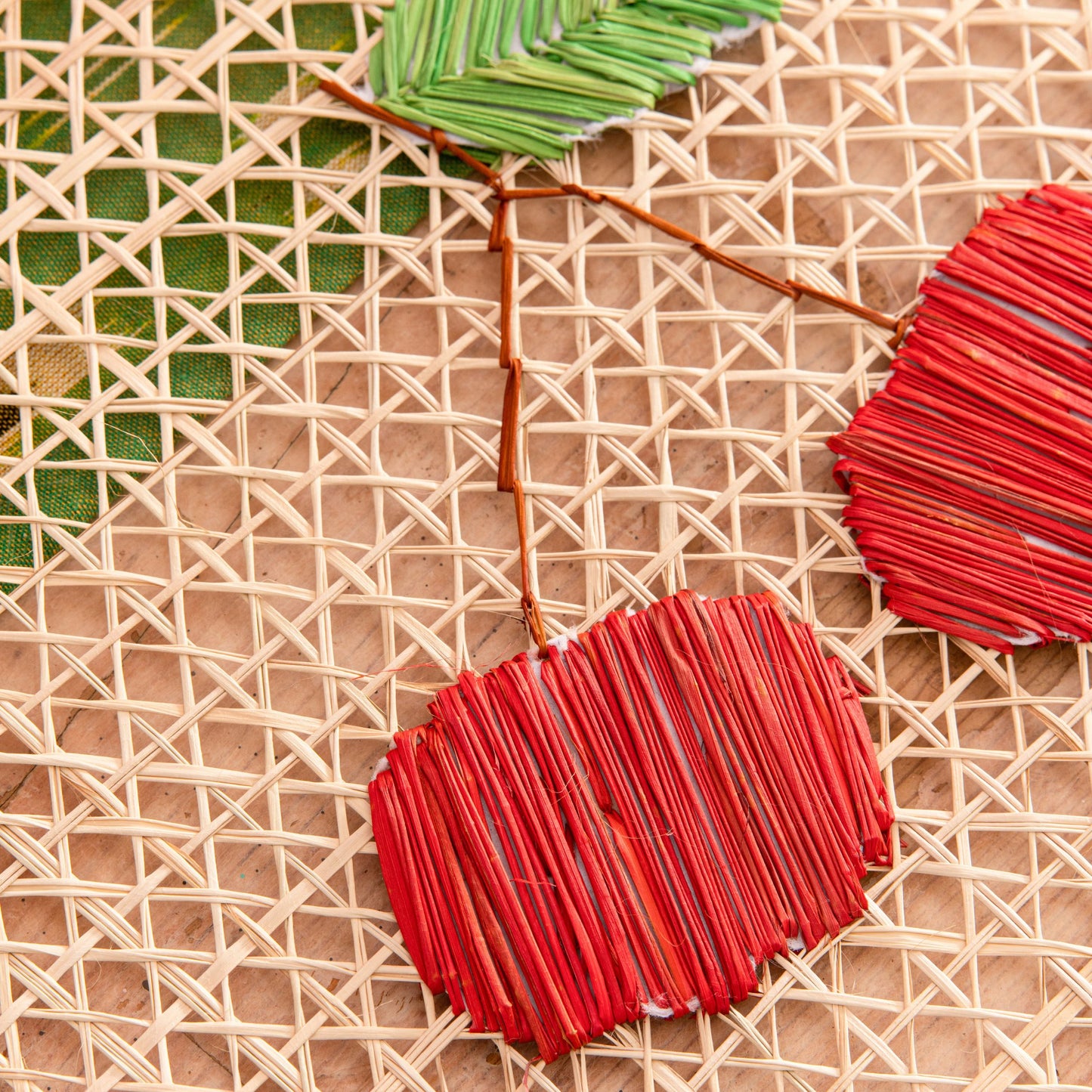Natural Straw Woven Red Cherry Fruits Round Placemats Placemats WASHEIN