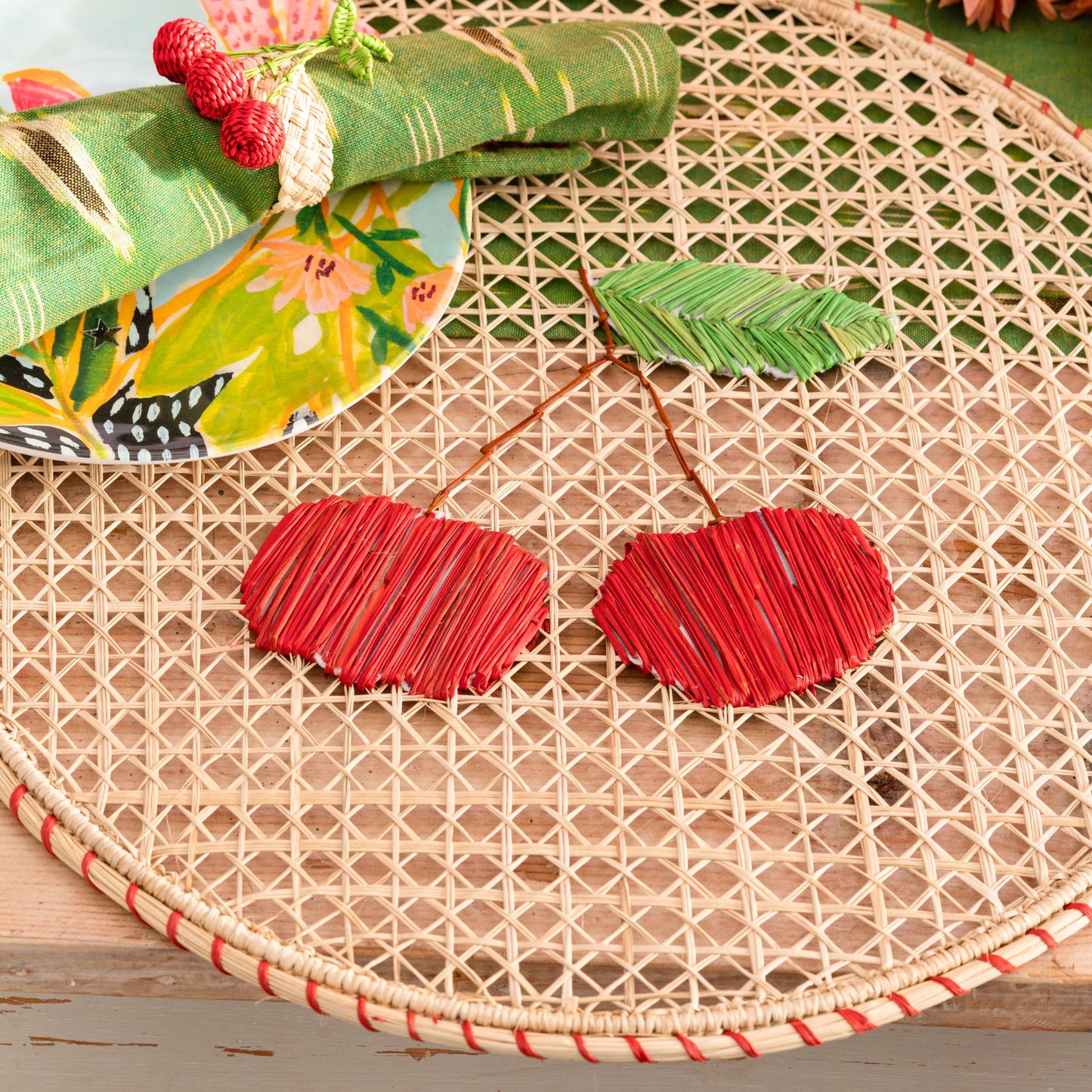 Natural Straw Woven Red Cherry Fruits Round Placemats Placemats WASHEIN