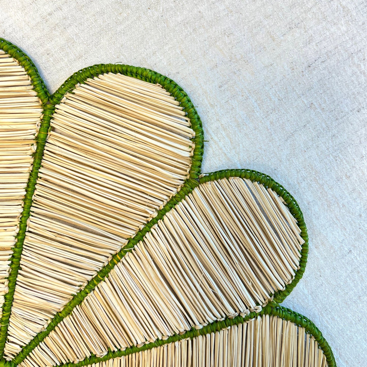 Set x 4 Natural Straw Green Big Flower Round Placemats Placemats WASHEIN