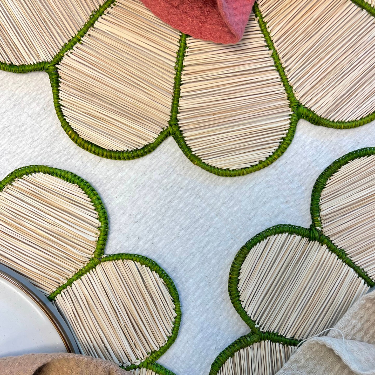Set x 4 Natural Straw Green Big Flower Round Placemats Placemats WASHEIN