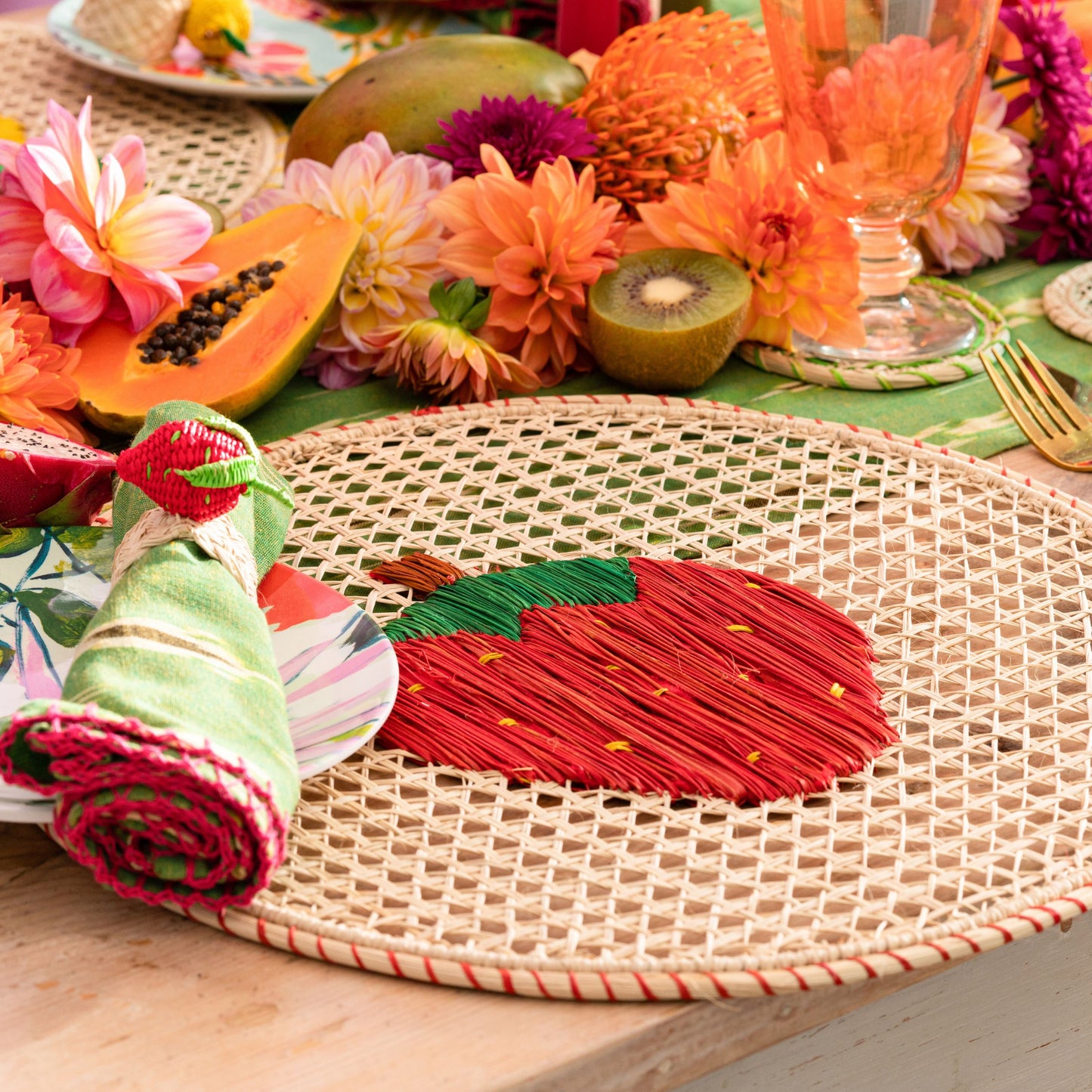 Set X 4 Natural Straw Woven Red Strawberry Fruits Round Placemats Placemats WASHEIN