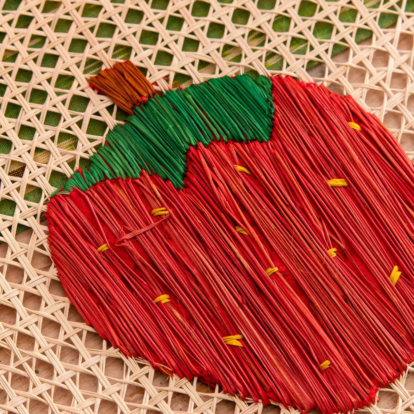 Set X 4 Natural Straw Woven Red Strawberry Fruits Round Placemats Placemats WASHEIN