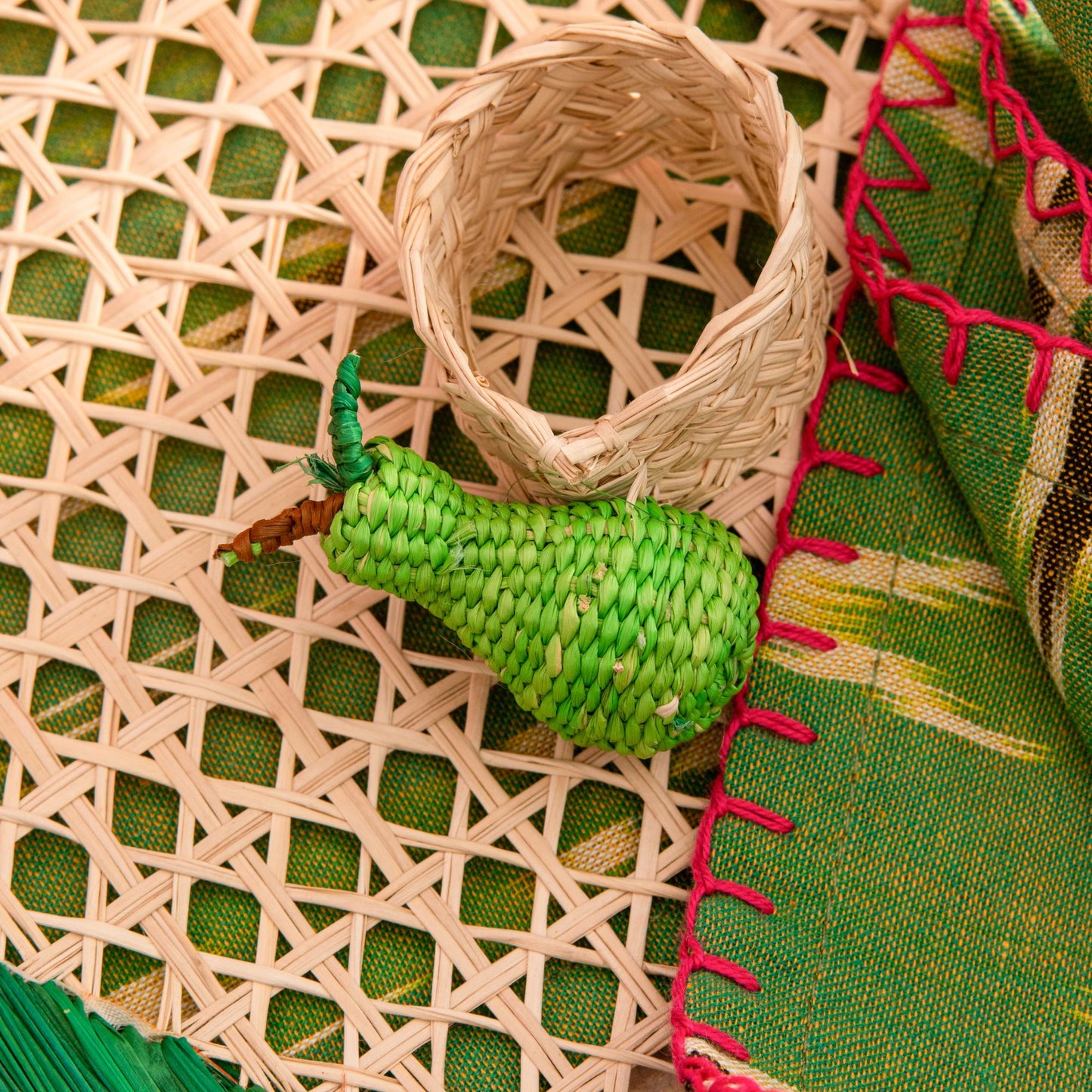 Set X 4 Woven Natural Iraca Straw Green Pear Fruit Napkin Rings Napkin Rings WASHEIN