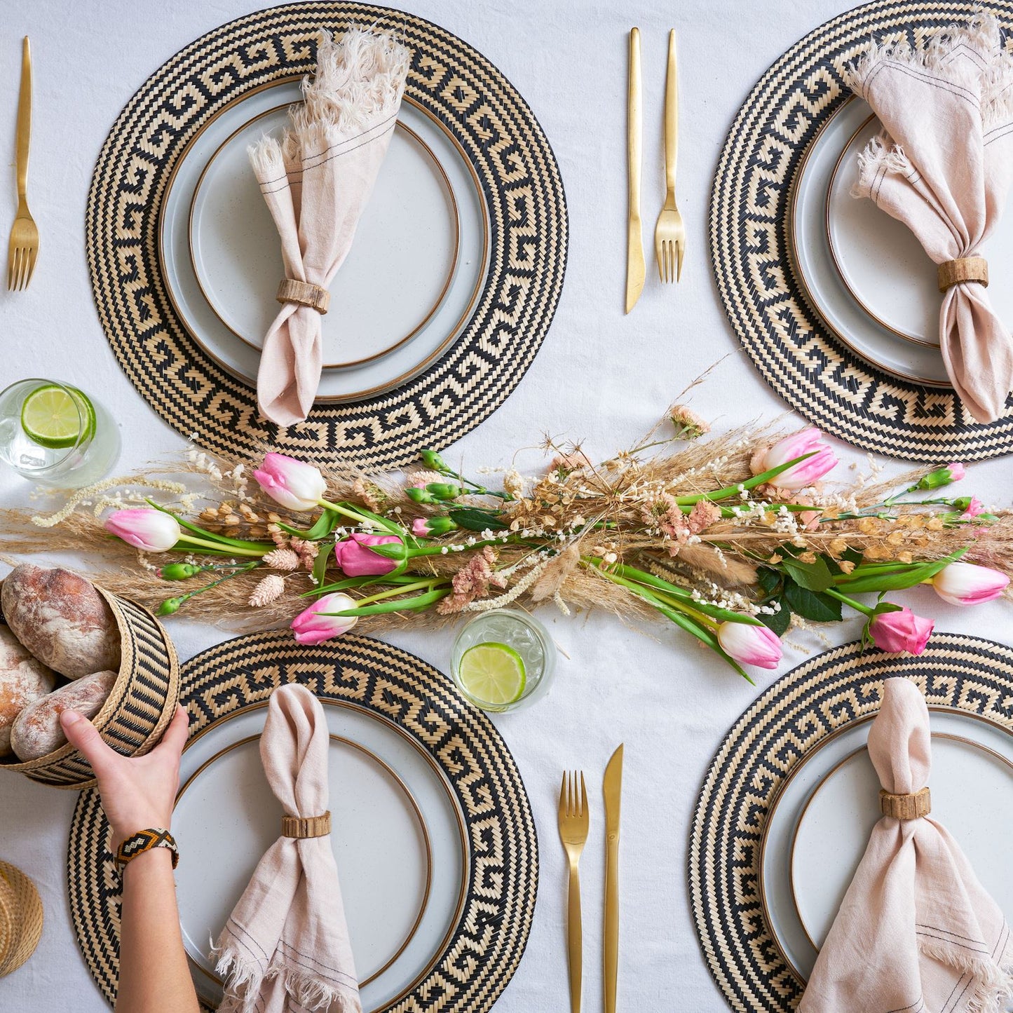 Woven Natural Straw Black Circular Placemats Placemats WASHEIN