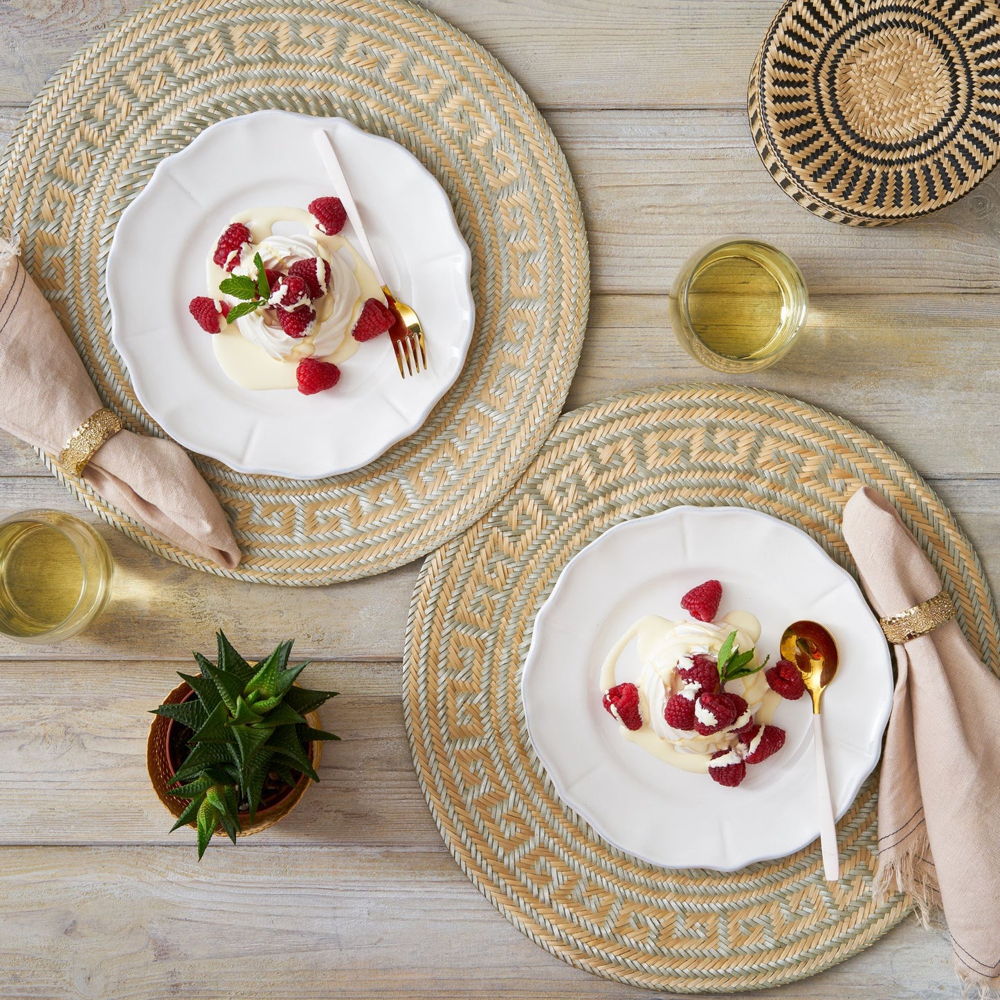 Woven Natural Straw Silver Round Placemats Placemats WASHEIN
